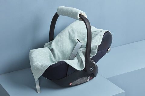 Babydecke für Babyschale Sommer aus Musselin – mint mit Pusteblumen, Anwendung