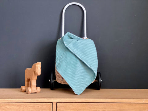 Babydecke Breitcord Mint – Lifestyle