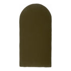 Das KraftKids Wandpaneel abgerundet Doppelkrepp ist ein hohes, dunkelgrünes, abgerundetes, rechteckiges Wandpaneel mit einem weichen, strukturierten Stoff - perfekt für moderne Innenräume - hier vor einem schlichten weißen Hintergrund.