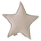 Das KraftKids Sternkissen Musselin beige ist ein personalisierbares Kissen mit Stoffetikett an der Kante - ideal fürs Kinderzimmer und stilvoll vor weißem Hintergrund.