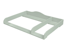 Der KraftKids Wickelaufsatz XXL pastellgrün, extra breit 108 cm mit Trennfach, passt auf 108 cm breite HEMNES und bietet erhöhte Seiten, eine dekorative Rückwand sowie zwei Fächer - ideal als sichere Wickelstation oder mit KraftKids Accessoires.