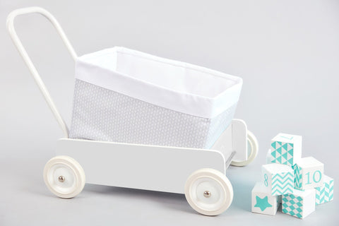 Körbchen kleine Blätter hellgrau auf Weiß