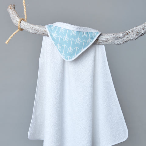 Handdoek met capuchon witte pijlen op blauw