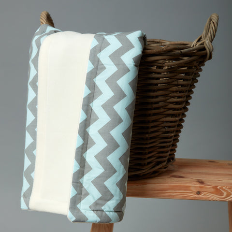 Babydeken chevron lichtgrijs en mint