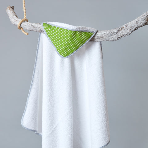 Handdoek met capuchon witte stippen op groen