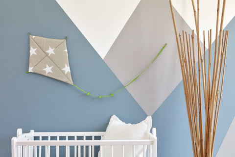 Luftdrache große weiße Sterne auf Beige