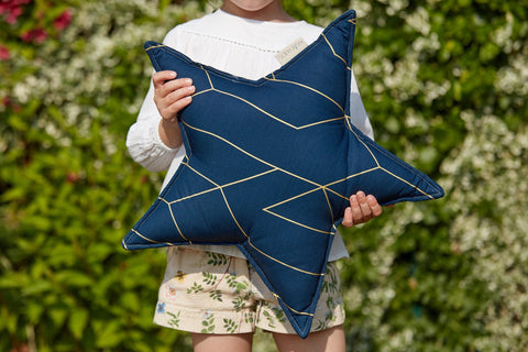 Sternkissen goldene Linien auf Dunkelblau