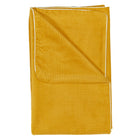Eine sauber gefaltete KraftKids Babydecke Cord Breitcord Gelb Senf mit abgerundeten Ecken und weicher Textur, dargestellt vor einem schlichten weißen Hintergrund.