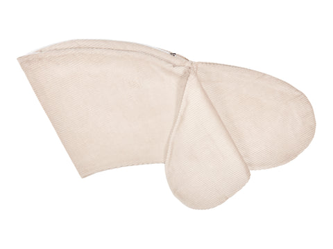 Der KraftKids Stillkissenbezug Cord Breitcord in Beige Taupe aus 100% Baumwolle passt für Theraline 190 cm, hat eine cordartige Struktur und ist flügelartig geformt.
