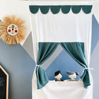 Das KraftKids Puppentheater Kasperletheater Musselin nilblau incl. Teleskopstange ist ein handgefertigtes Puppentheater aus blauem Musselin, perfekt für phantasievolles Spiel und kreative Puppenspiele.